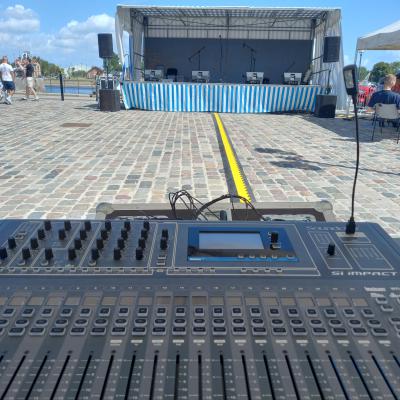 live 6000 watts façade